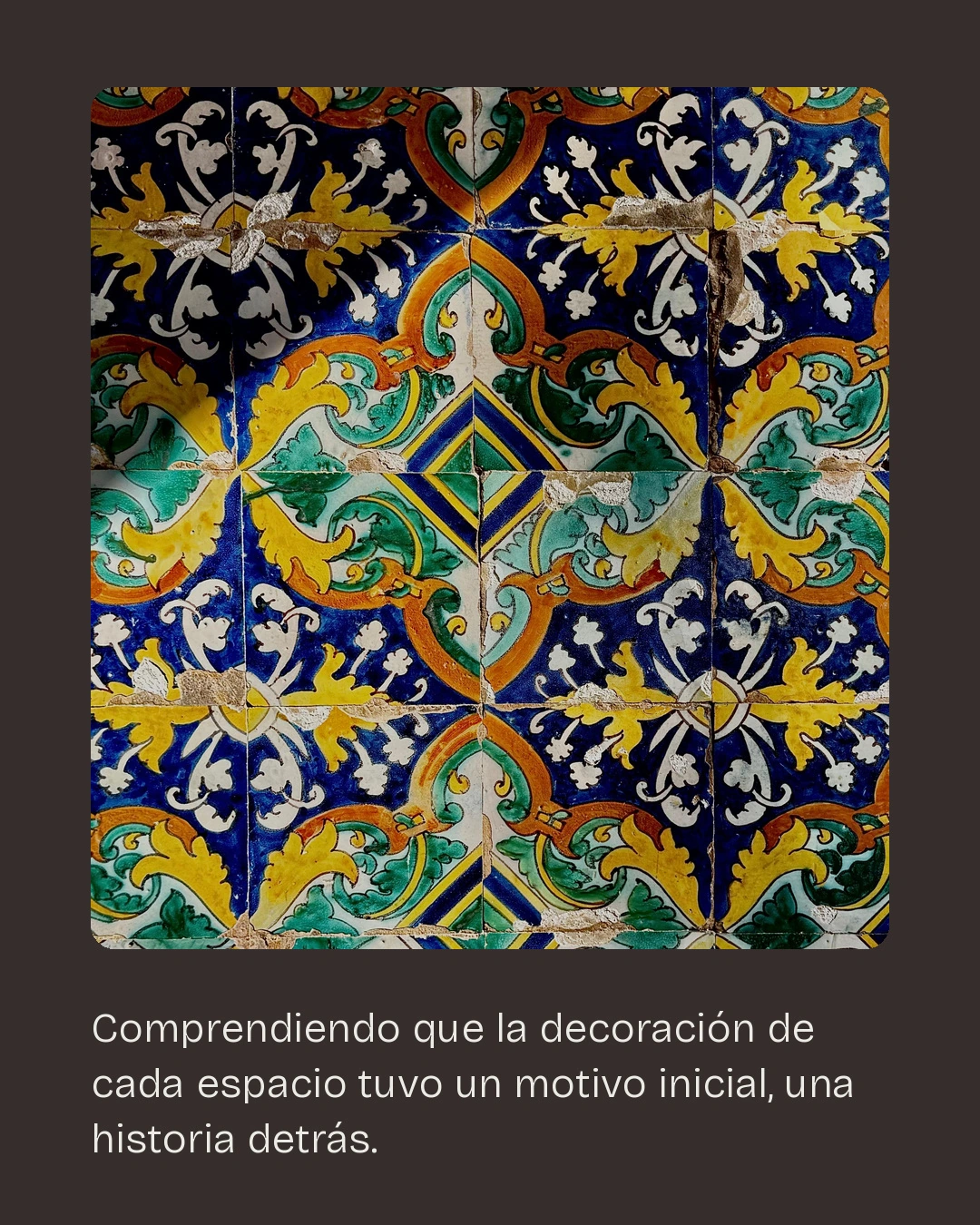 Munya Studio · Azulejos decorativos en azul, verde y amarillo.